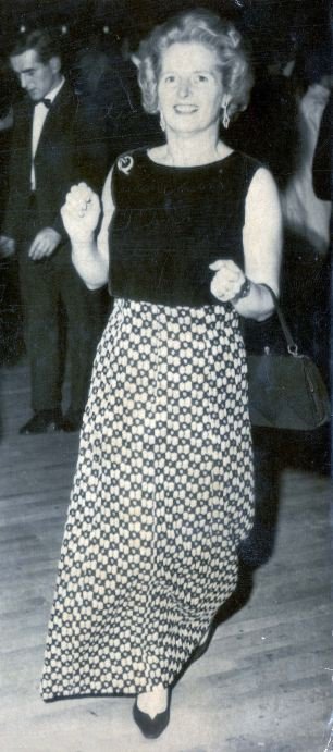 Μάργκαρετ Θάτσερ: Τα ρούχα της άφησαν εποχή- Ακόμη τα μιμούνται οι γυναίκες [εικόνες] | iefimerida.gr 0