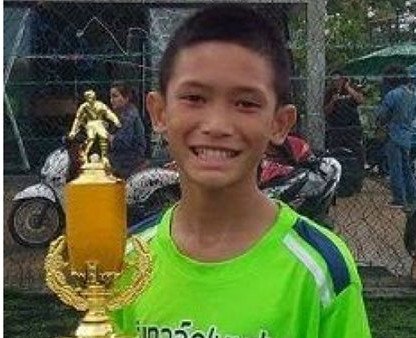 Ταϊλάνδη: Αυτό είναι το πρώτο παιδί που έβγαλαν από το σπήλαιο [εικόνα] | iefimerida.gr 0