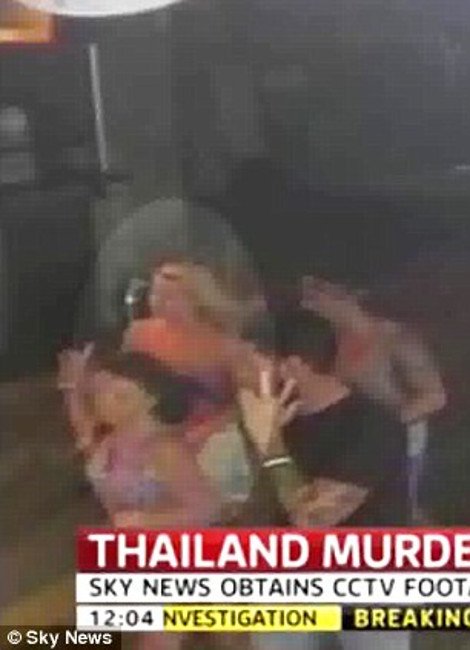 Οι τελευταίες στιγμές των Βρετανών πριν από το φρικτό έγκλημα στην Ταϊλάνδη: Ο νεαρός δολοφονήθηκε όταν πήγε να βοηθήσει την κοπέλα [εικόνες] | iefimerida.gr 1