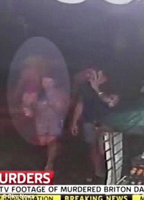 Οι τελευταίες στιγμές των Βρετανών πριν από το φρικτό έγκλημα στην Ταϊλάνδη: Ο νεαρός δολοφονήθηκε όταν πήγε να βοηθήσει την κοπέλα [εικόνες] | iefimerida.gr 5