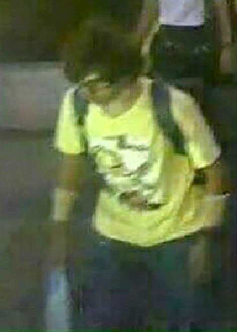 Κάμερες ασφαλείας δείχνουν τον βομβιστή της Ταϊλάνδης την ώρα που μεταφέρει τη βόμβα -Σκότωσε 21 άτομα [εικόνες & βίντεο] | iefimerida.gr 0