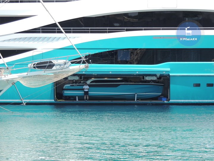 Η τιρκουάζ θαλαμηγός μεγιστάνα που άφησε άφωνη τη Ρόδο [εικόνες] | iefimerida.gr 6