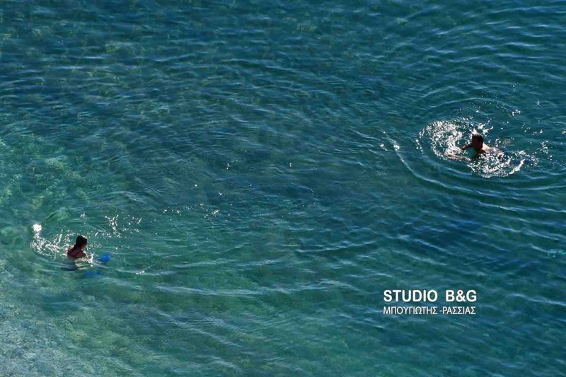 Ναυπλιώτες έκαναν τις πρώτες τους βουτιές στη θάλασσα για το 2018! [εικόνες] | iefimerida.gr 2