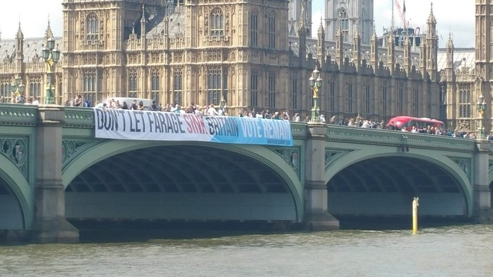 Ναυμαχία στον Τάμεση των υποστηρικτών του «ναι» και του «όχι» [εικόνες & βίντεο]  | iefimerida.gr 7