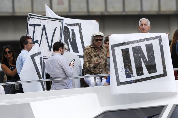 Ναυμαχία στον Τάμεση των υποστηρικτών του «ναι» και του «όχι» [εικόνες & βίντεο]  | iefimerida.gr 10