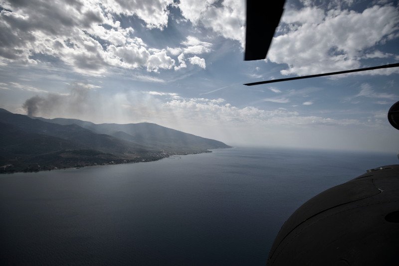 Πτήση πάνω από την καμμένη Θάσο έκανε ο Αλέξης Τσίπρας -Τι είδε ο πρωθυπουργός [εικόνες] | iefimerida.gr 2