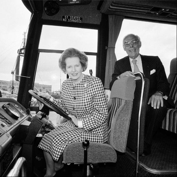 Πώς η μόδα βοήθησε τις γυναίκες πολιτικούς στην καριέρα τους -Τα χρωματιστά κοστούμια της Μέρκελ, οι κοτσίδες της Τιμοσένκο [εικόνες] | iefimerida.gr 3