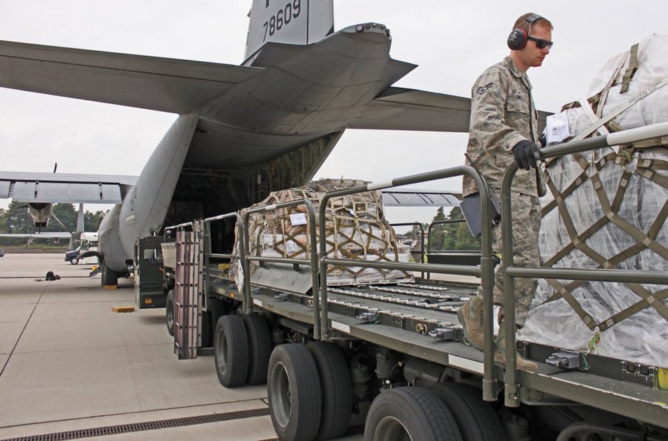 Business Insider: Μπήκαμε σε μια αεροπορική βάση των ΗΠΑ και φωτογραφήσαμε όλα τα μυστικά της [εικόνες] | iefimerida.gr 18