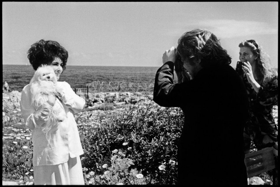 Στο πιο θρυλικό pool party της Γαλλικής Ριβιέρας -Από τον Μπόνο, μέχρι την Καρολίνα του Μονακό, όλοι έχουν περάσει από εκεί [εικόνες] | iefimerida.gr 0