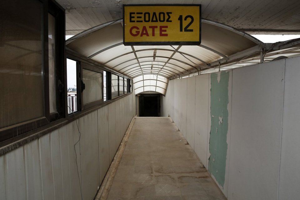 Ηταν κάποτε ένα αεροδρόμιο: Συγκλονιστικές φωτογραφίες του Business Insider από το ερειπωμένο Ελληνικό [εικόνες] | iefimerida.gr 12