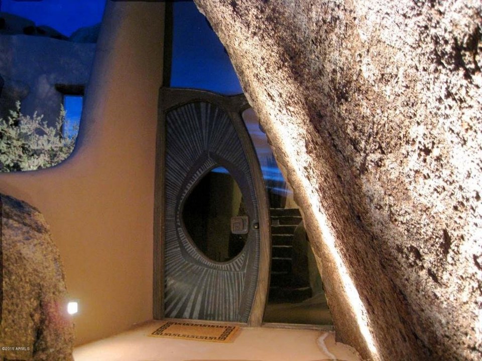 Το πιο πρωτότυπο σπίτι - Χαμένο ανάμεσα στα βράχια και την έρημο [εικόνες] | iefimerida.gr 2