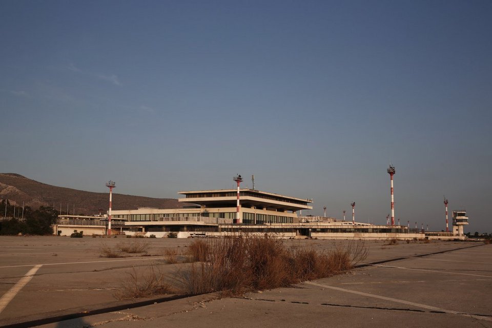 Ηταν κάποτε ένα αεροδρόμιο: Συγκλονιστικές φωτογραφίες του Business Insider από το ερειπωμένο Ελληνικό [εικόνες] | iefimerida.gr 14
