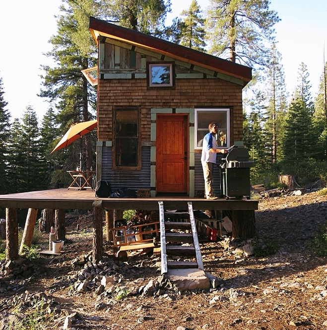 Ο γοητευτικός Αμερικάνος που παράτησε την καριέρα του και δημιούργησε ένα πρωτόγνωρο κίνημα νέων, ρομαντικών νομάδων στις ΗΠΑ [εικόνες] | iefimerida.gr 4