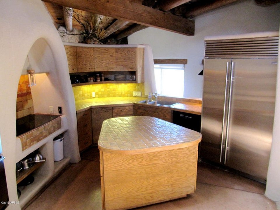 Το πιο πρωτότυπο σπίτι - Χαμένο ανάμεσα στα βράχια και την έρημο [εικόνες] | iefimerida.gr 10