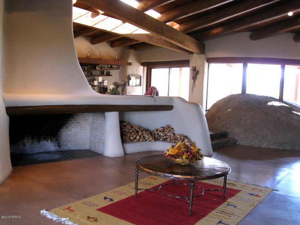 Το πιο πρωτότυπο σπίτι - Χαμένο ανάμεσα στα βράχια και την έρημο [εικόνες] | iefimerida.gr 7