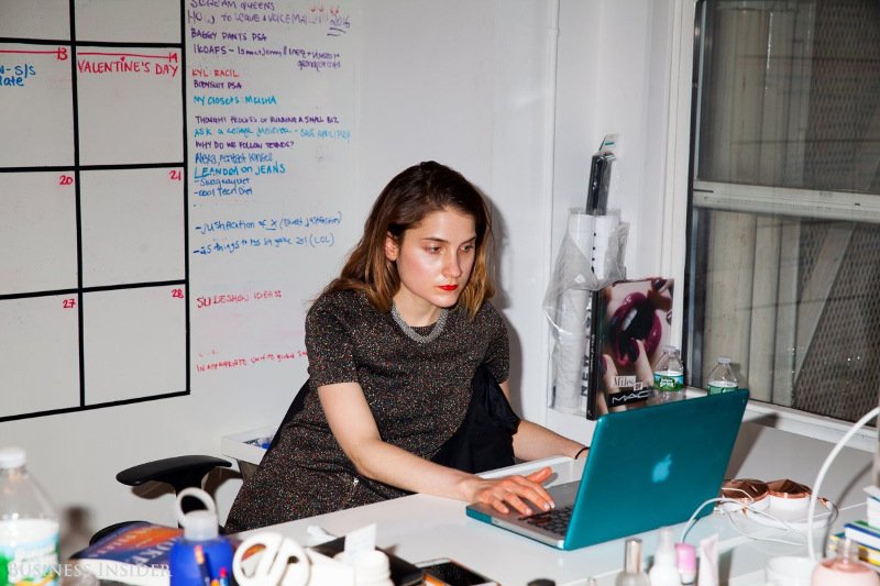 Απο blogger, έγινε ιδιοκτήτρια ιστοσελίδας -Η 27χρονη που τα «σπάει» στη μόδα [εικόνες] | iefimerida.gr 4