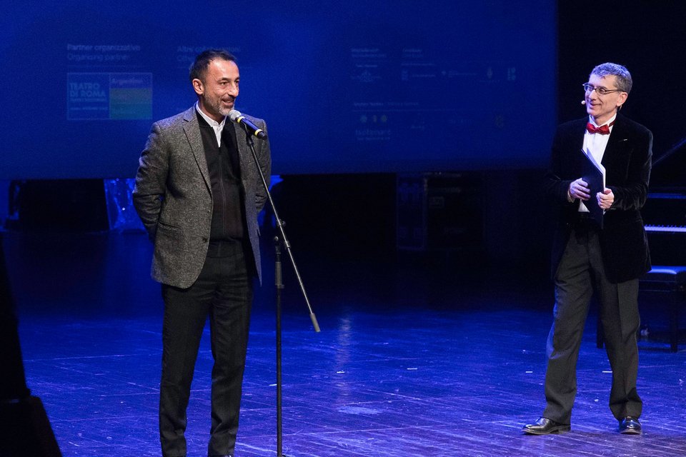 Στον χορευτή και χορογράφο Δημήτρη Παπαϊωάννου το Bραβείο «Ευρώπη για το θέατρο» [εικόνες] | iefimerida.gr 0