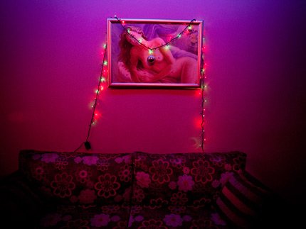 Η πορνεία στην Ελλάδα της κρίσης – Μια διεθνής Ελληνίδα φωτογράφος φωτίζει τη βιομηχανία του αγοραίου έρωτα [εικόνες]  | iefimerida.gr 5