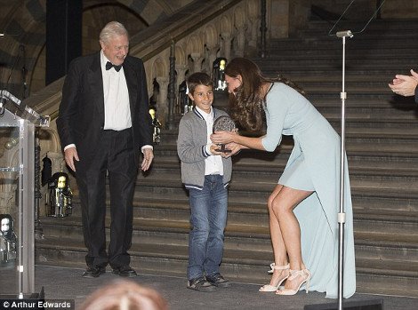 Το μίνι της εγκύου -Η Κέιτ Μίντλετον στον τρίτο μήνα, με εντυπωσιακό φόρεμα [εικόνες] | iefimerida.gr 9