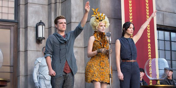 Μια χειρονομία χίλιες λέξεις -Ταϊλανδοί υψώνουν τρία δάχτυλα κατά της χούντας [εικόνες] | iefimerida.gr 0