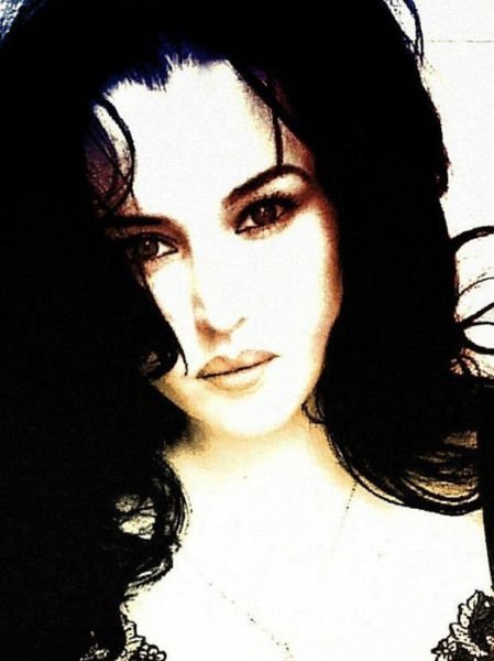 Η Μόνικα Μπελούτσι του Καζακστάν που ξεσηκώνει με ένα της βλέμμα [εικόνες] | iefimerida.gr 4