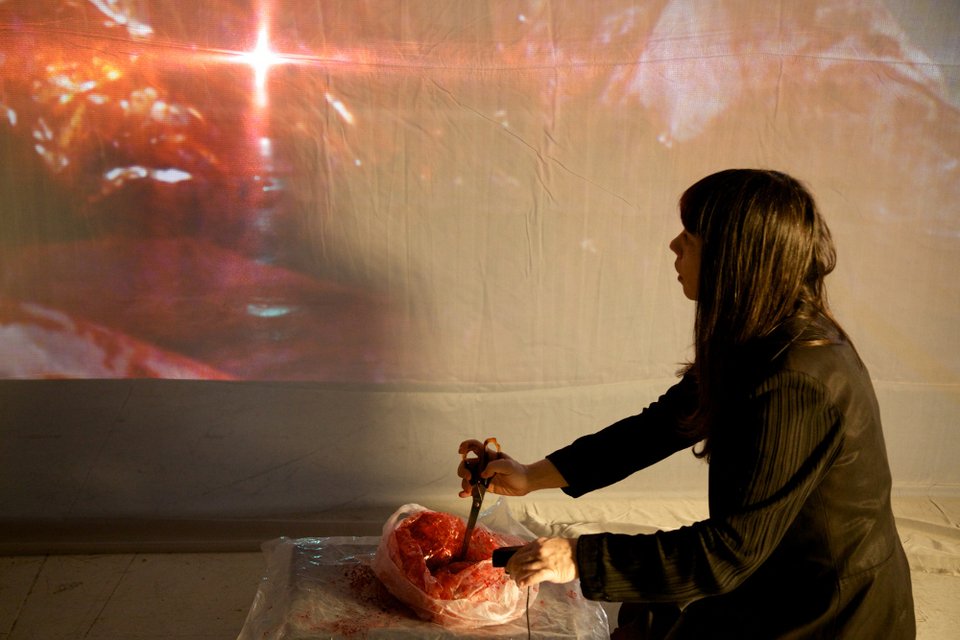 Θέατρο που ξεβολεύει, σκληρό, πολιτικό: Γαλλικό Θέατρο à la Grecque [εικόνες] | iefimerida.gr 2