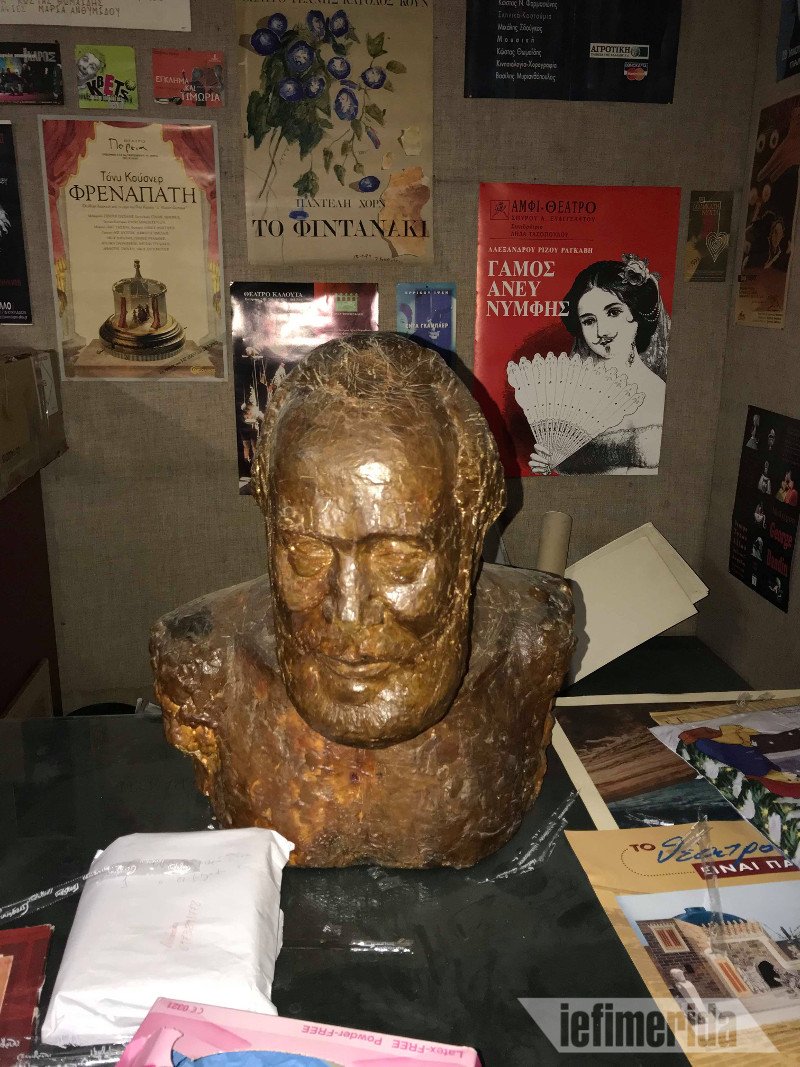 Μπήκαμε στο Θεατρικό Μουσείο: Ψόφια ποντίκια, κατεστραμμένα εκθέματα, τεκμήρια που σαπίζουν [εικόνες] | iefimerida.gr 11