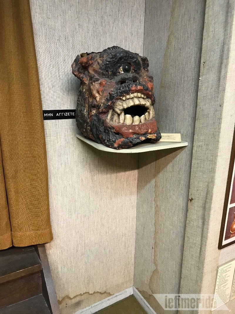 Μπήκαμε στο Θεατρικό Μουσείο: Ψόφια ποντίκια, κατεστραμμένα εκθέματα, τεκμήρια που σαπίζουν [εικόνες] | iefimerida.gr 10