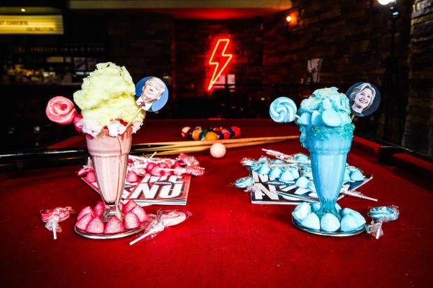 Κλίντον και Τραμπ έγιναν freakshakes -Με παγωτό, μαλλί της γριάς και γλειφιτζούρια [εικόνες] | iefimerida.gr 1
