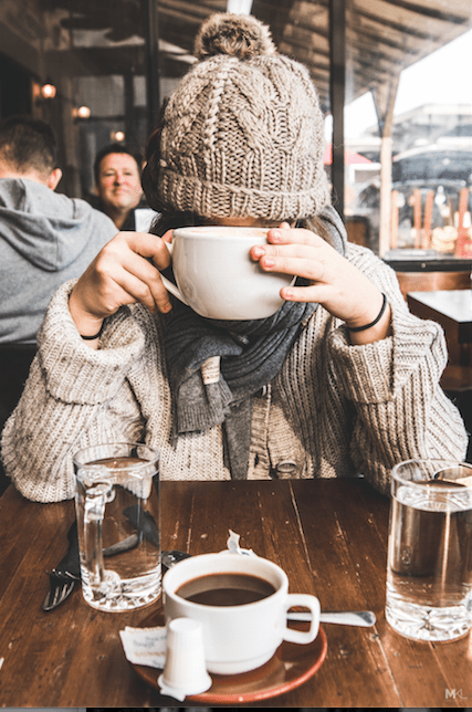 Ζευγάρι βγάζει ΤΙΣ φωτογραφίες -Η νεαρή δεν δείχνει ποτέ πρόσωπο, αλλά καθηλώνει και έτσι [εικόνες] | iefimerida.gr 1