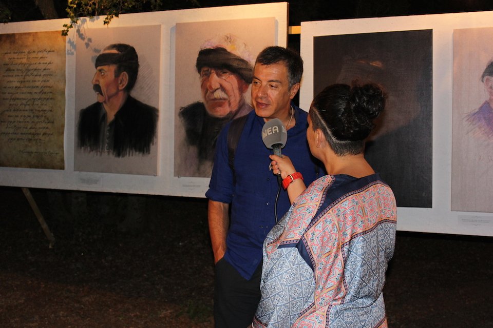 Ο Σταύρος Θεοδωράκης απαγγέλει Ερωτόκριτο και στέλνει τα δικά του πολιτικά μηνύματα [εικόνες] | iefimerida.gr 0