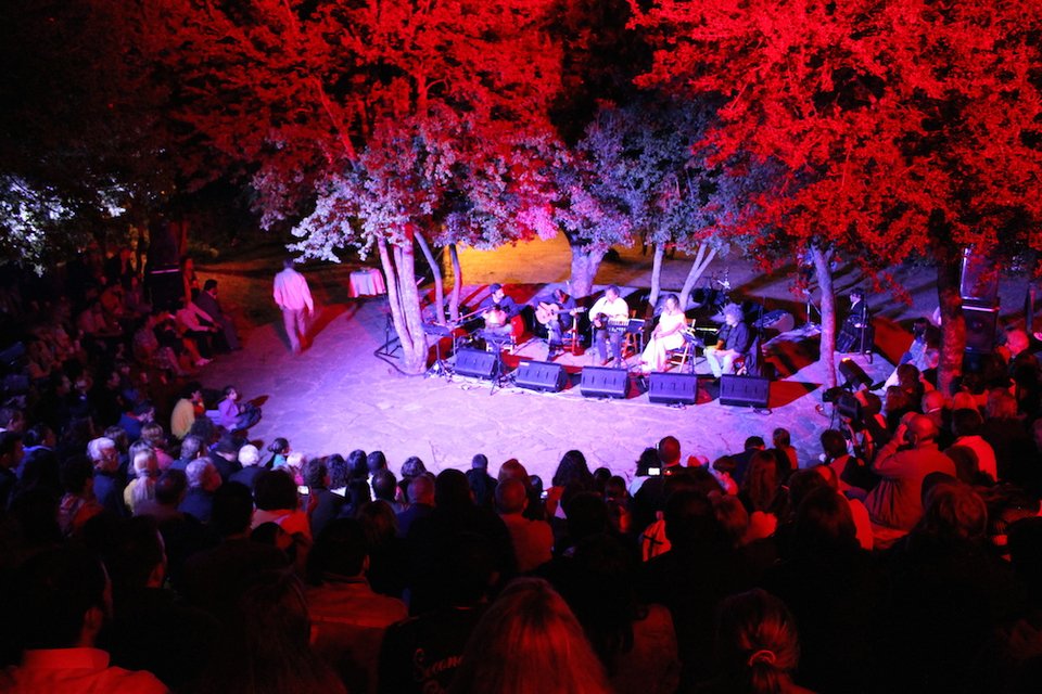 Ο Σταύρος Θεοδωράκης απαγγέλει Ερωτόκριτο και στέλνει τα δικά του πολιτικά μηνύματα [εικόνες] | iefimerida.gr 2