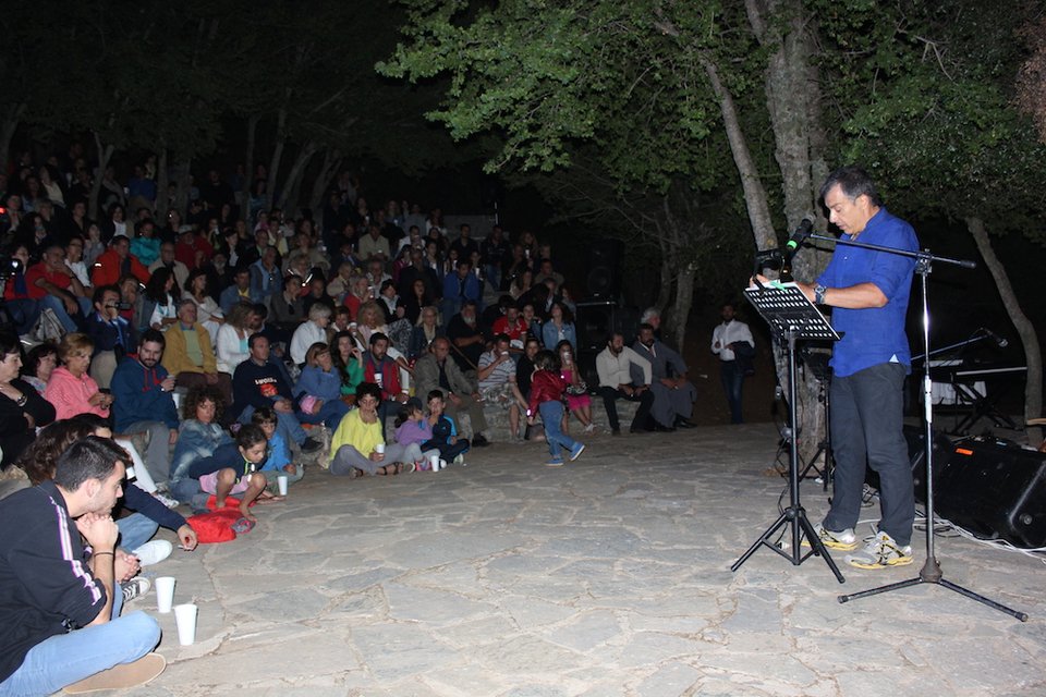 Ο Σταύρος Θεοδωράκης απαγγέλει Ερωτόκριτο και στέλνει τα δικά του πολιτικά μηνύματα [εικόνες] | iefimerida.gr 3