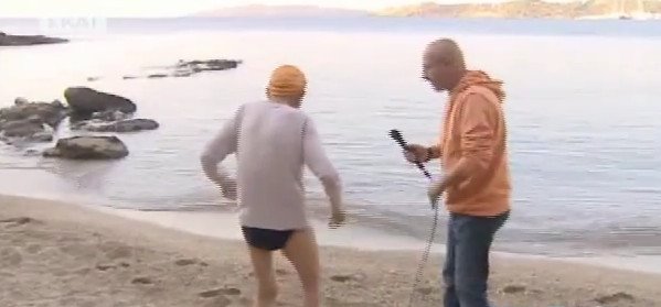 Αυτός είναι ο γηραιότερος ψηφοφόρος -Στα 106 του κάνει βουτιές στη θάλασσα το καταχείμωνο [εικόνες] | iefimerida.gr 3
