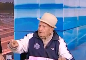 Αυτός είναι ο γηραιότερος ψηφοφόρος -Στα 106 του κάνει βουτιές στη θάλασσα το καταχείμωνο [εικόνες] | iefimerida.gr 0