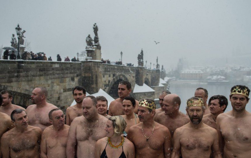 Πώς γιόρτασε ο υπόλοιπος πλανήτης τα Θεοφάνεια -Βουτιές σε παγωμένους ποταμούς, εικόνες εντυπωσιακές [εικόνες] | iefimerida.gr 0