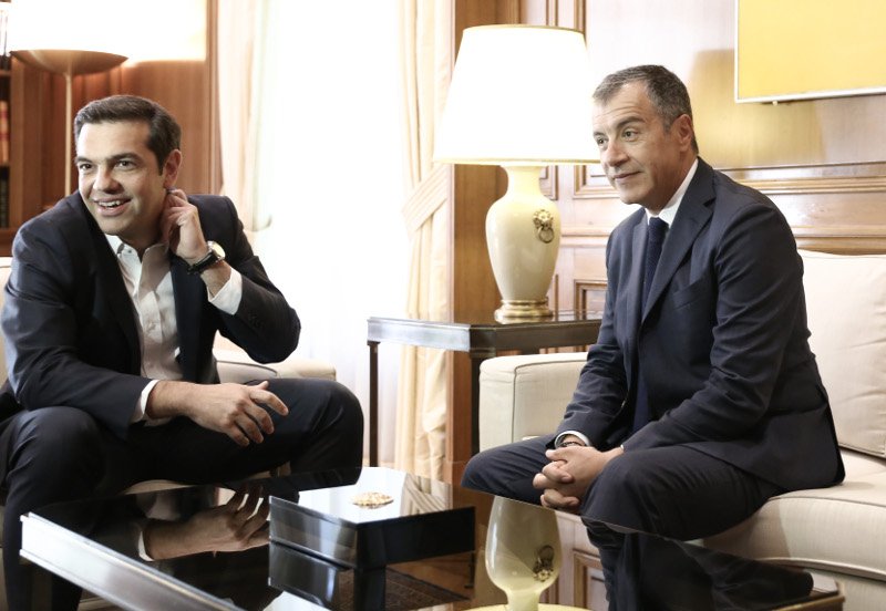 Η πρώτη δημόσια εμφάνιση του Σταύρου Θεοδωράκη μετά την εγχείρηση: Στο Μαξίμου με τον Τσίπρα [εικόνες] | iefimerida.gr 3