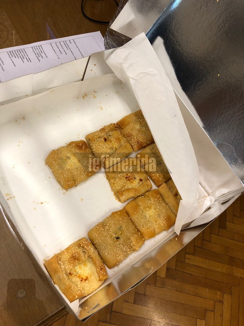 Ο Σταύρος Θεοδωράκης κέρασε πολιτικούς αρχηγούς και δημοσιογράφους για τα γενέθλιά του [εικόνες] | iefimerida.gr 0