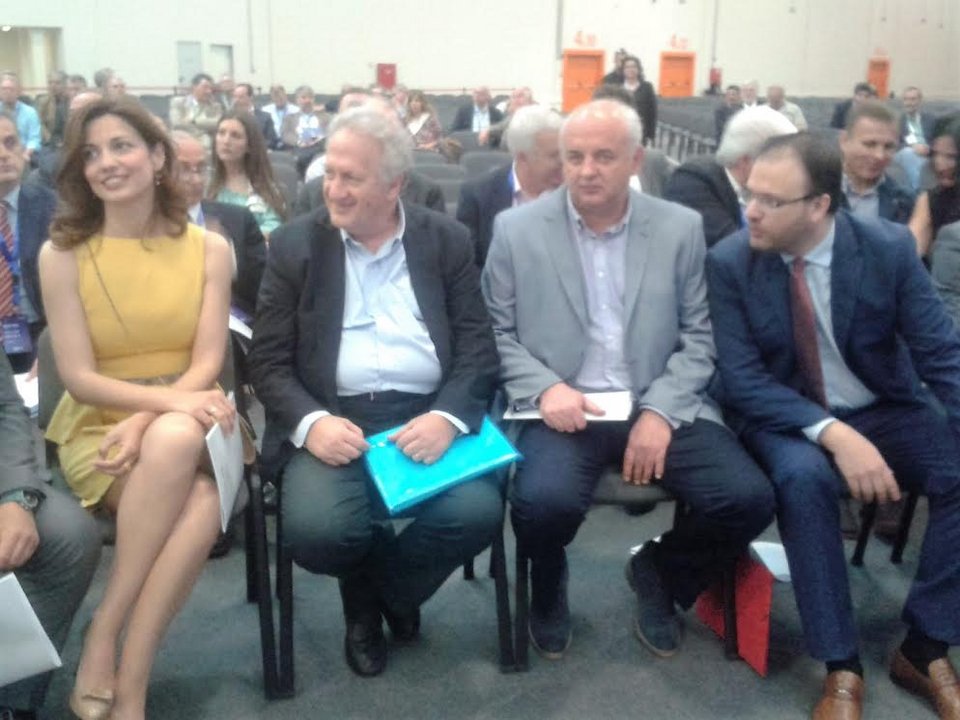 Τα πηγαδάκια με την Κεντροαριστερά στο συνέδριο της ΝΔ [εικόνες] | iefimerida.gr 2