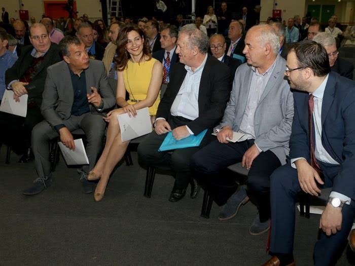Τα πηγαδάκια με την Κεντροαριστερά στο συνέδριο της ΝΔ [εικόνες] | iefimerida.gr 1