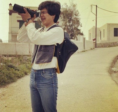 Ο Θεοδωράκης έφτιαξε Instagram: Η ρετρό φωτογραφία με πυκνό μαλλί, φωτογραφική και το κλασσικό σακίδιο [εικόνα] | iefimerida.gr 0