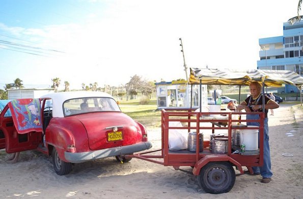 Ο Θεοδωράκης «εκδικείται» όσους αναρτούν φωτογραφίες από παραλίες -«Πήγε» στην Κούβα [εικόνες] | iefimerida.gr 3