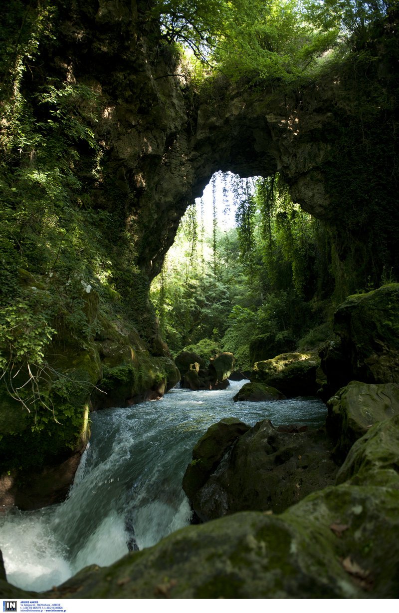 Γιατί κατέρρευσε το Θεογέφυρο -Δείτε πόσο εντυπωσιακό ήταν [βίντεο] | iefimerida.gr 1