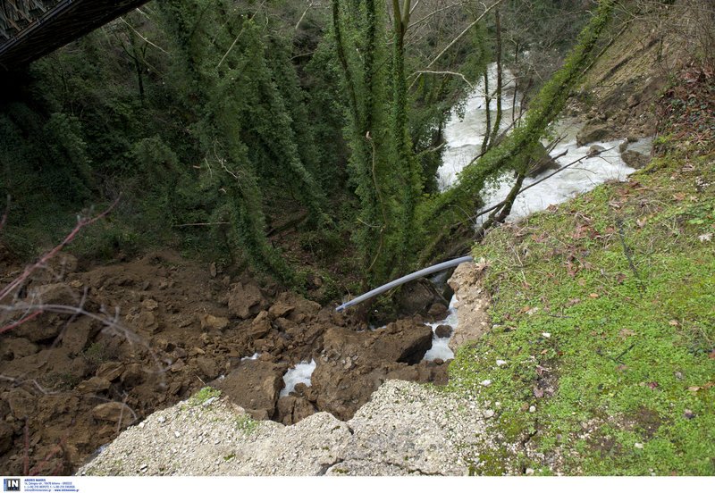 Γιατί κατέρρευσε το Θεογέφυρο -Δείτε πόσο εντυπωσιακό ήταν [βίντεο] | iefimerida.gr 4