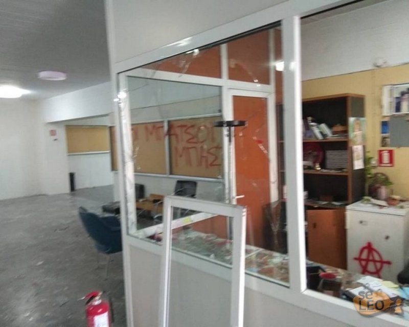 Ολοκληρωτική καταστροφή της Θεολογικής Σχολής του ΑΠΘ μετά τα επεισόδια [εικόνες & βίντεο] | iefimerida.gr 0