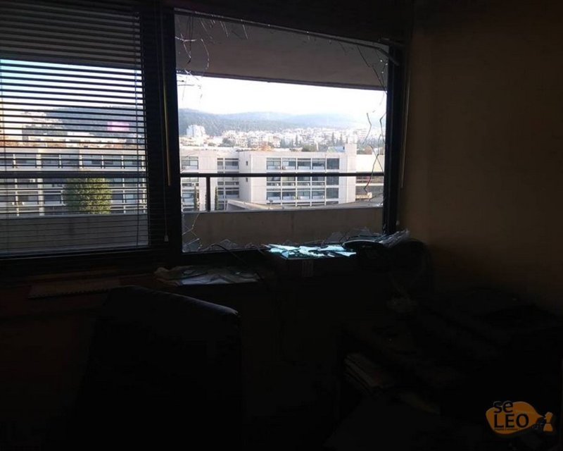 Ολοκληρωτική καταστροφή της Θεολογικής Σχολής του ΑΠΘ μετά τα επεισόδια [εικόνες & βίντεο] | iefimerida.gr 1