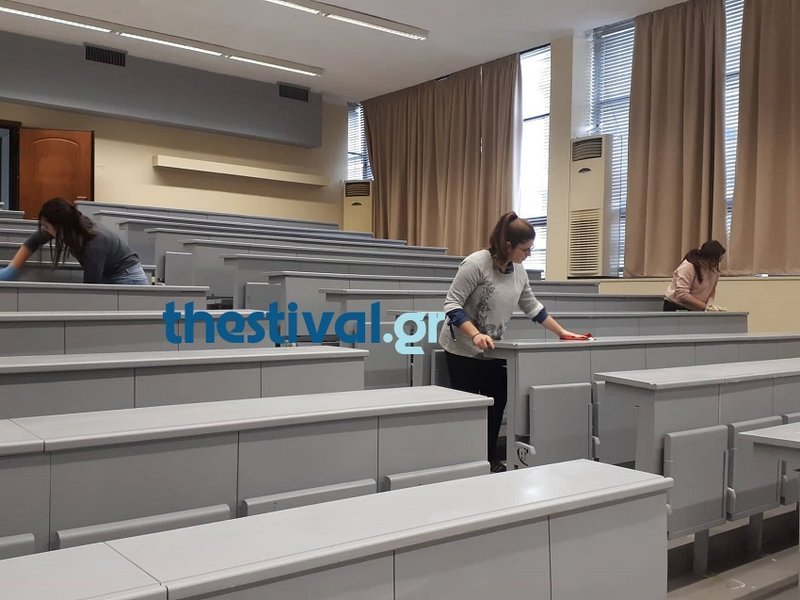 Φοιτητές καθαρίζουν τη Θεολογική Σχολή του ΑΠΘ μετά τους βανδαλισμούς [εικόνες & βίντεο] | iefimerida.gr 0