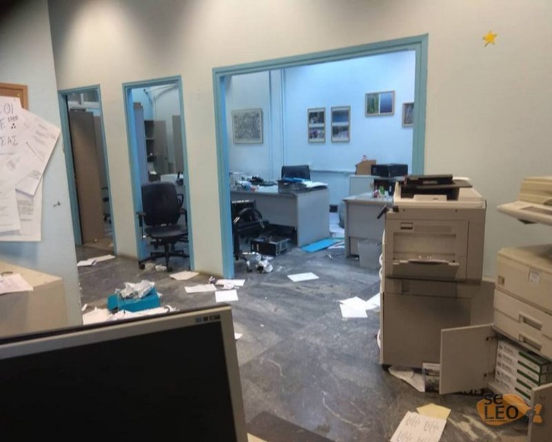 Ολοκληρωτική καταστροφή της Θεολογικής Σχολής του ΑΠΘ μετά τα επεισόδια [εικόνες & βίντεο] | iefimerida.gr 6