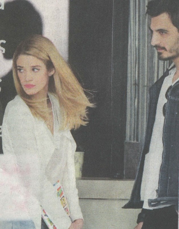 Θεωνά -Αναστασιάδης: Φιλιά και αγκαλιές με πάθος στο κέντρο της Αθήνας [εικόνες] | iefimerida.gr 1