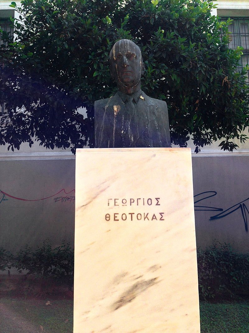 Εκλεψαν 5 προτομές από το Πνευματικό Κέντρο του Δήμου Αθηνών | iefimerida.gr 0